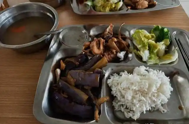 公司食堂食物难吃_职场食堂吐槽_网红食堂黑暗料理是什么,