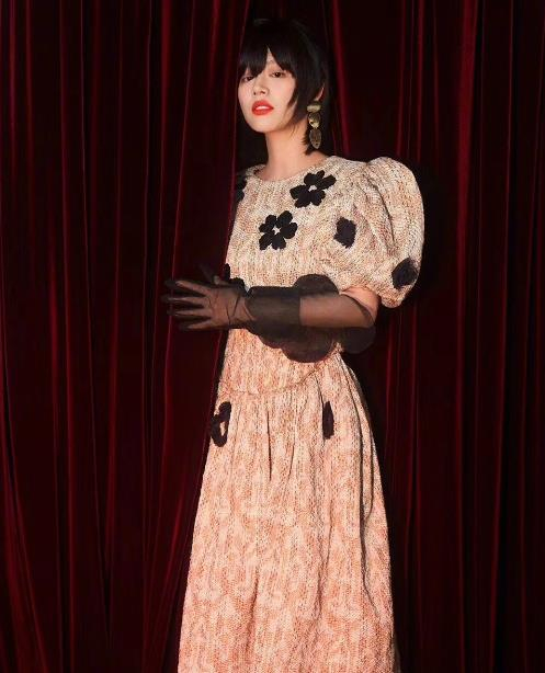 毛衣款式争议_马思纯毛衣裙搭配_女明星着装拼了